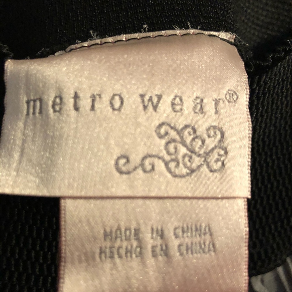 Pleated metrowear skirt - Picture 4 of 5